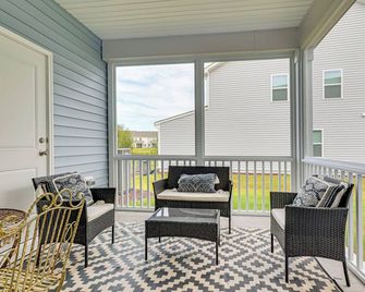 Screened Patio: Townhome 3 Mi to Dtwn Wilson! - Wilson - Parveke