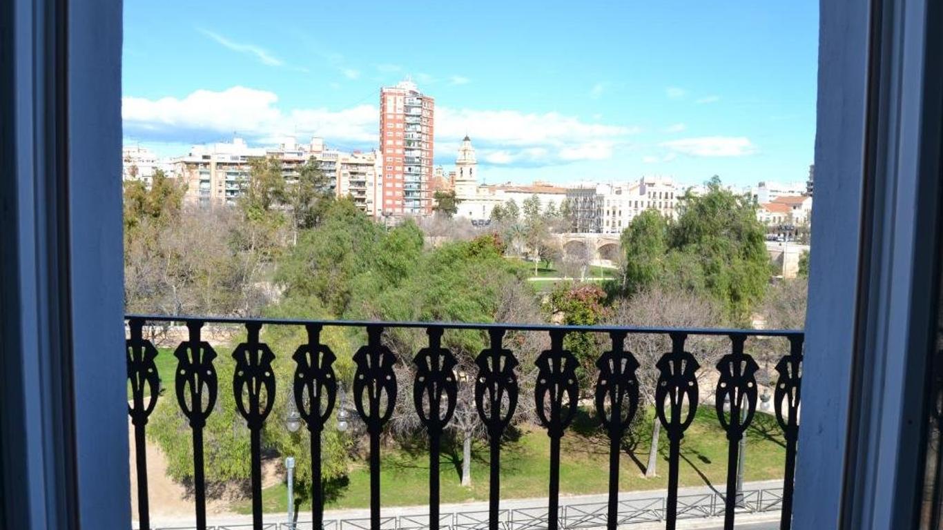 Blanq Carmen Hotel