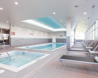 TownePlace Suites by Marriott Edmonton South - אדמונטון - בריכה