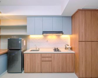 Cozy 2BR Apartment Nine Residence with City View - Jakarta - Kitchen