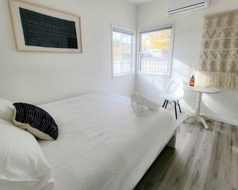 The 805 Bungalow- a 6 min. walk to Downtown restaurants, bars, & tasting rooms - El Paso de Robles - Habitación