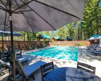 Aspen - queen bedroom w/deck at The Inn At Mazama - Mazama - Pool