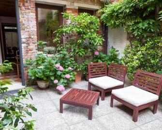 Fujiyama B & B - Venice - Patio