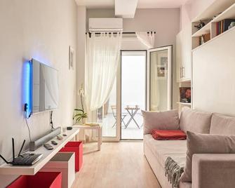 Stylish Studio Apartment Near Marina Zea - Pireus - Pokój dzienny