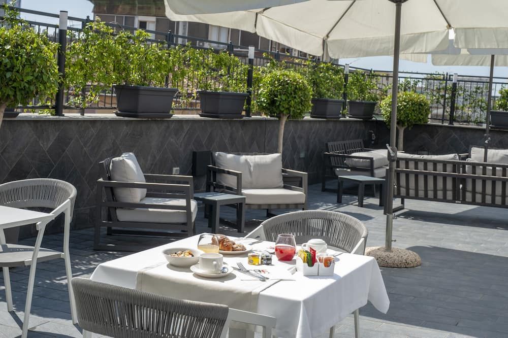 Patio view of Palazzo Firenze