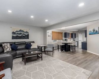 Charming Home in Ottawa - Ottawa - Вітальня