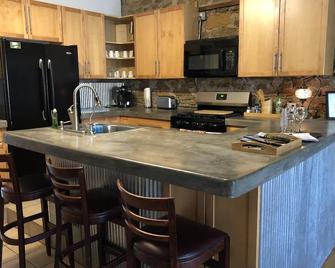 The Riverview Loft in Downtown Princeton - Princeton - Kitchen