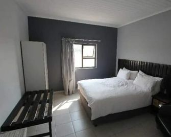 Villa Graf Guest House - suite 2 - Ongwediva - Bedroom