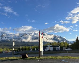 Kluane Park Inn - Haines Junction - Outdoor view