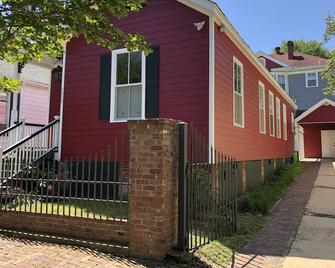 Adorable Victorian Duplex located in the heart of the historic district - Vicksburg - Building