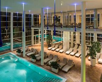 Chill & Spa Apartment - Bad Waltersdorf - Piscina