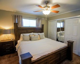 Luxury Midtown Home - Only a few blocks from FGH - Hattiesburg - Bedroom