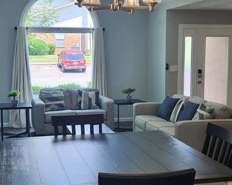 Beautiful and Comfortable Vacation Home at Warner Robins, Georgia - Warner Robins - Dining room