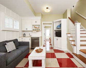 The Bridgeport Luxury Townhome, Pool, Hot Tub, Golf Membership, Near Lake and Beaches - Holland - Wohnzimmer