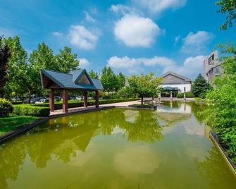 Grand Cloud View Hotel - Zibo - Bedroom