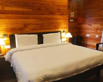 Le Roi Floating Huts & Eco Rooms - New Tehri - Bedroom
