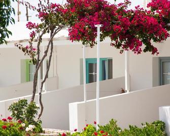 Parasporos Village - Adamantas