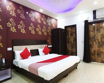 OYO 42619 Diamond Key Residency - New Delhi - Bedroom