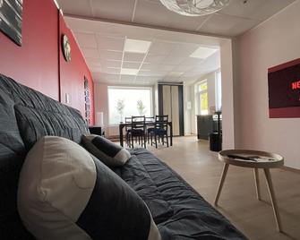 Logements équipés à Onnaing avec espace Balneo en OPTION proche Toyota, autoroute et Valenciennes - Onnaing - Salon
