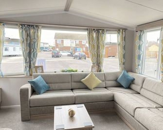 15 Willow Wynd Thurston Manor - Dunbar - Living room
