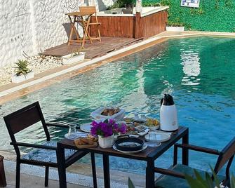 Flora Boheme Butik Otel - Cesme - Piscină