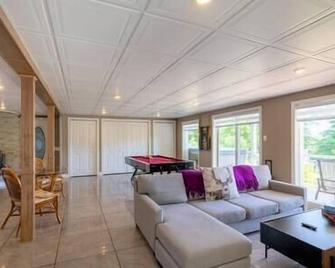 Hôtel à la maison - Domaine Du Lac-aux-Sables - Lac-aux-Sables - Sala de estar