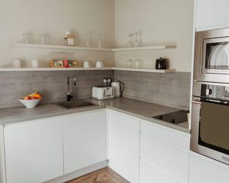 Hideout Apartment Hotel - Hull - Kitchen