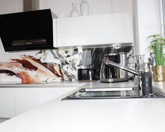 Holiday apartment pure lake view - Dersau - Kitchen