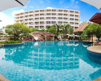 Nova Platinum Hotel - Pattaya - Alberca