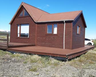 Hagi 1 Guesthouse - Husavik - Building