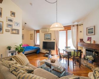 La mansarda delle meraviglie B&B Superior - טריאסטה - סלון