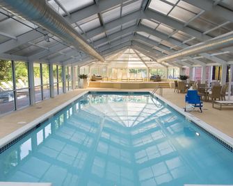 Fairfield Inn & Suites by Marriott Lynchburg Liberty University - לינצ'בורג - בריכה