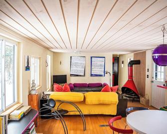 Alpine Lounge; Fireplace; Large Yard; Good Vibes - Andes - Sala de estar