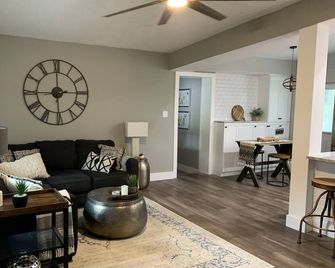 Mid Century Gem Near Theme Parks - Ocoee - Sala de estar