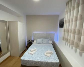 Hostal Quinta Santillan - San Fernando de Henares - Schlafzimmer