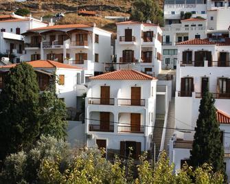 Amorani Studios - Batsi - Building