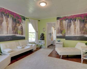 Idyllic Rochester Apartment 2 Miles to Downtown! - Rochester - Sala de estar