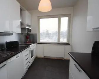 Gella Serviced Apartment Pitäjänmäki - Helsinki - Kitchen
