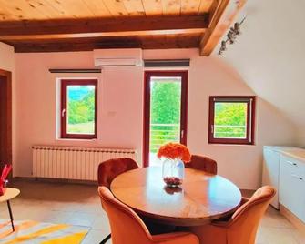 Soca Home Bovec - Bovec - Essbereich