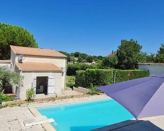Pretty house on a 4'500m2 plot of land, in Chauzon, Ardèche - Chauzon - Piscina