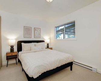 New! Cozy Boho Chic City Cottage - Victoria