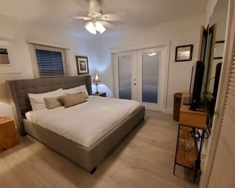 ~ CASABLANCA ~ Fabulous home w/ private pool/parking, in a quiet location. - Key West - Bedroom
