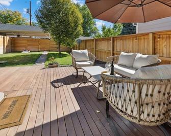 Stylish 2 Bedroom Apt Steps From Regis/Tennyson St - Denver - Patio