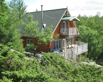 Go Home Lake, Rocky Pines Cottage - Port Severn - Building