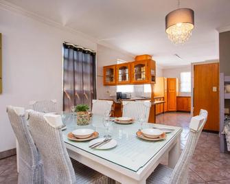 The Villa Manor & Spa - Bela-Bela - Dining room