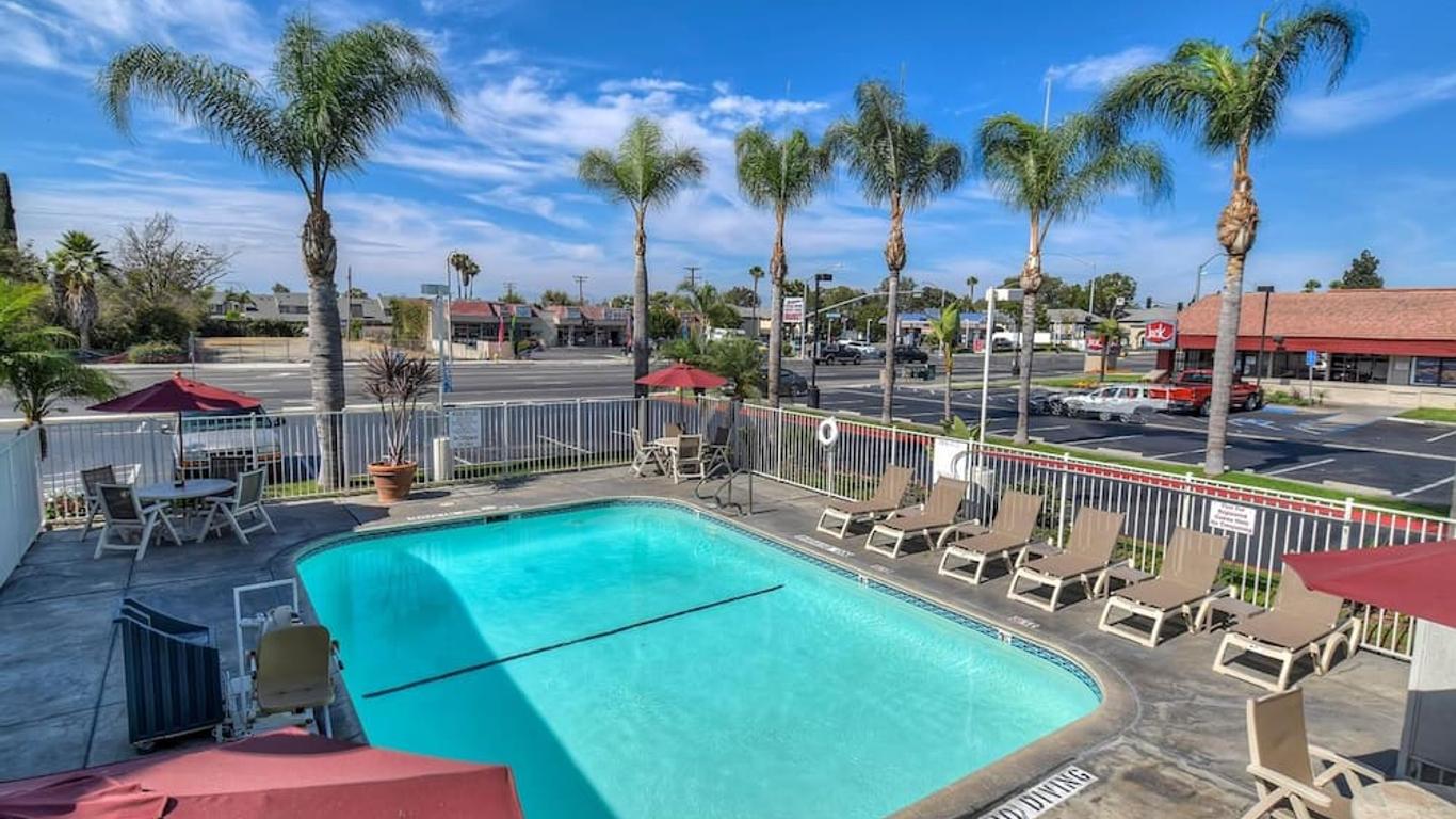 موتل 6 ستانتون، كاليفورنيا