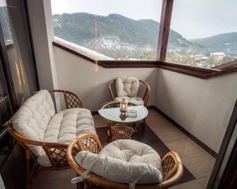 Family Hotel Strannopriemnitza - Oreshak - Balcony