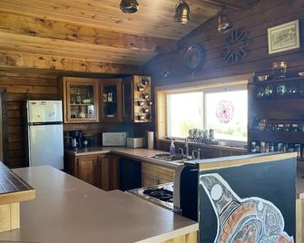 Private Cozy Cabin with Amazing Inlet Views - Ninilchik - Bar