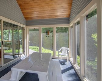 Picturesque Ski getaway close to Loon Mountain and Waterville Valley Ski Resorts - Thornton - Patio
