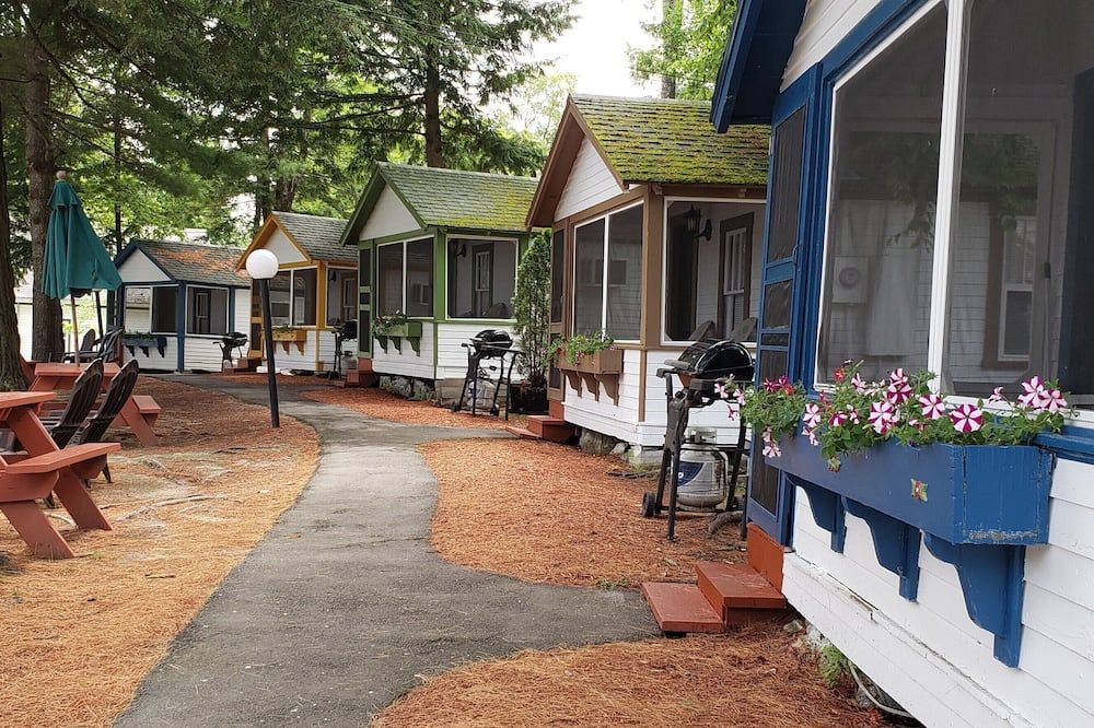 Weirs Beach Motel and Cottages - Laconia